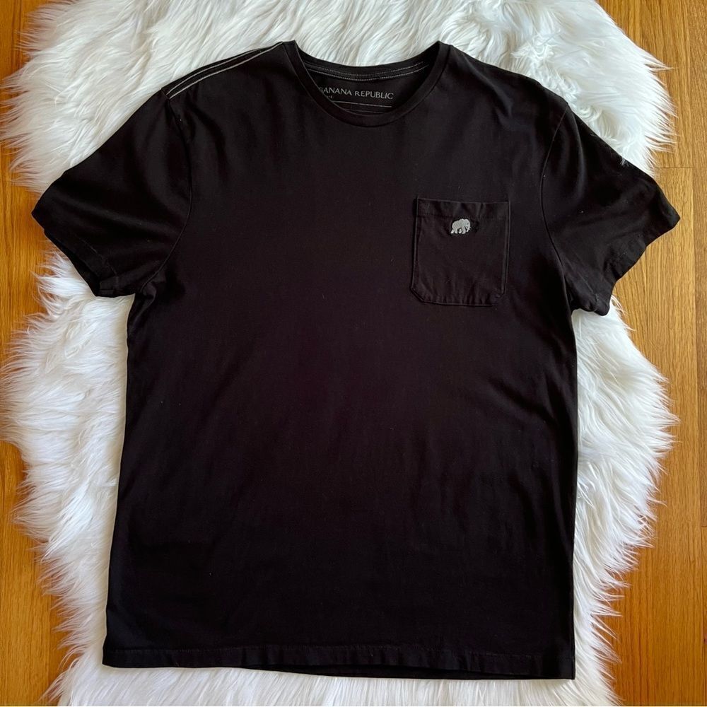 Men’s Banana Republic  Black Tee Size Large